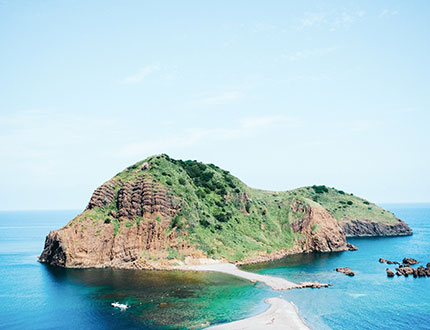 佐渡島の二ツ亀海水浴場